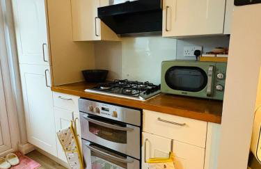 Stylish 2-Bed house, workspace & Easy London Access! - Foto 15