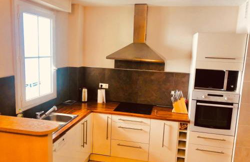 City center cute flat with sea view one bedroom - Photo 6