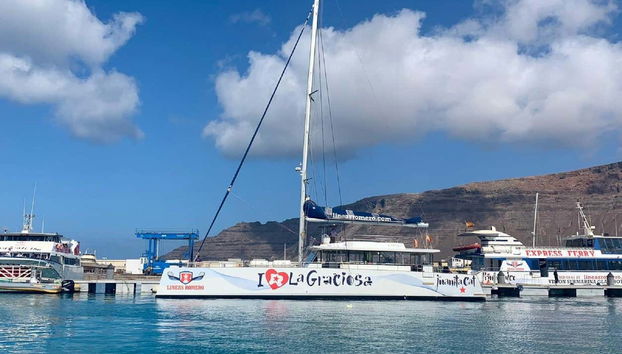 Desfrutando do passeio de catamarã