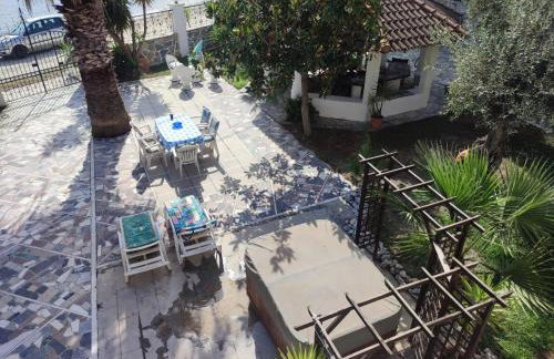 Mamidaki Beach House - Photo 9