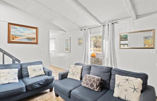 Beachy Getaway - Cozy and Secluded Lodge Home - Foto 33