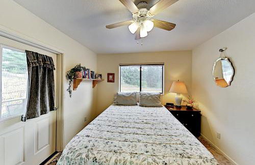 Mtn-View Retreat with Hot Tub and Deck in Sebastopol - Foto 14