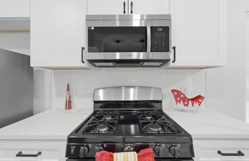 Walk to SXSW Venue, 2025 New Build Beauty at UT, Downtown, King Beds - Foto 12