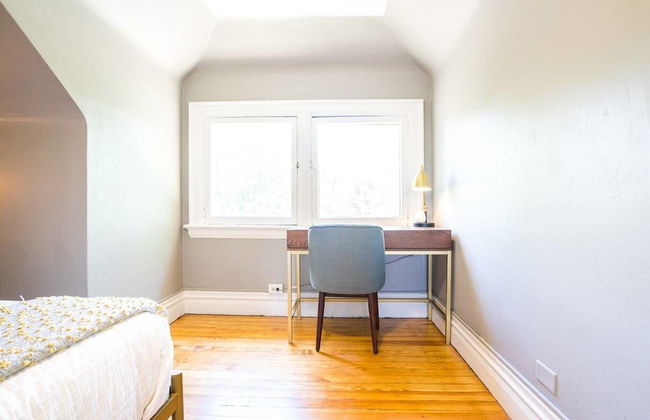 The Modern Couple's Getaway Loft With Private Balcony - Foto 5