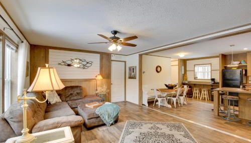 Stylish Chetek Hideaway with Lake and Dock Access! - Foto 4