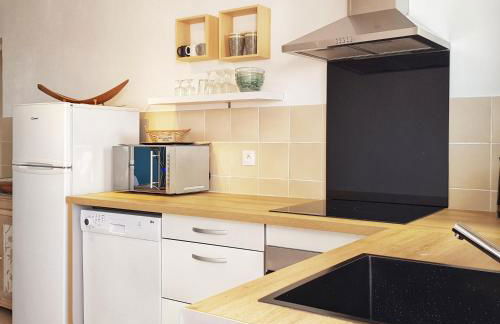 Appartement T2bis Sartène 60m2 avec jolie terrasse de 25m2 et vue panoramique mer et montagne sur le Golfe du Valinco - Quartier calme à 10mn à pied du centre ville - Idéal pour 4 personnes et possibilité de 6 couchages - Place de parking réservée - Foto 9