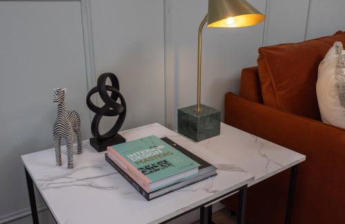 Luxuriou 5 Bedroom House By Homebird Property Management Short Lets & Serviced Accommodation Leeds With Private Parking & Free WiFi - Foto 42