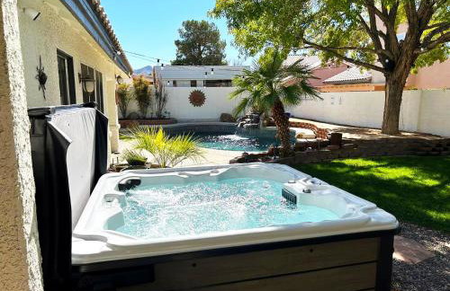 Ultimate Vacation: A Luxurious Oasis with a Pool! - Foto 36