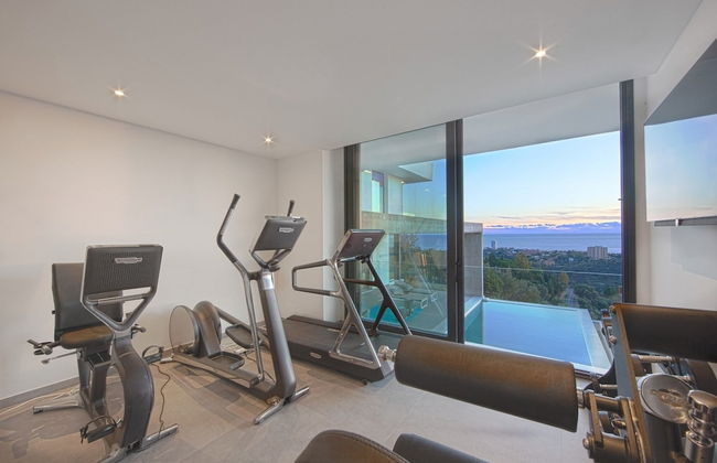 Villa in Marbella With Private Heated Pool - Photo 28