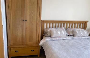 Lovely, Sleeps 6, 2 baths, Riverside Views, Parking, GY - Foto 19