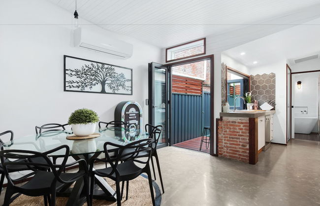 UNIQUE - New York Loft Style Townhouse - Photo 8