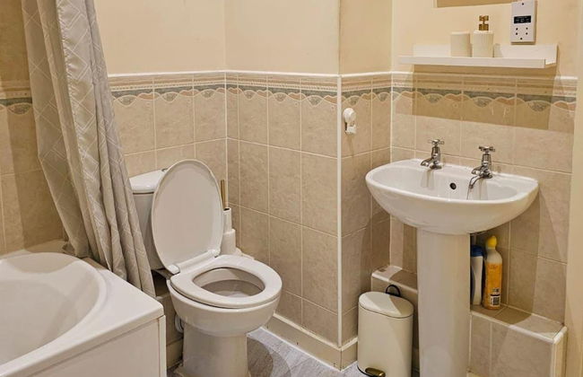 Apartment - Free Parking & Near Hospital - Photo 7