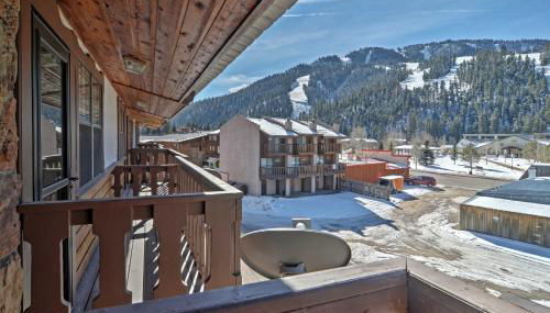 Red River Home with 2 Balconies - 1 Block to Main St - Foto 2