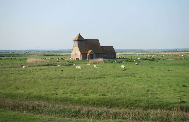 Lodge in Appledore Near Camber Sands Beach - Photo 37