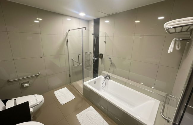 J - Town Serviced Apartments - Photo 16