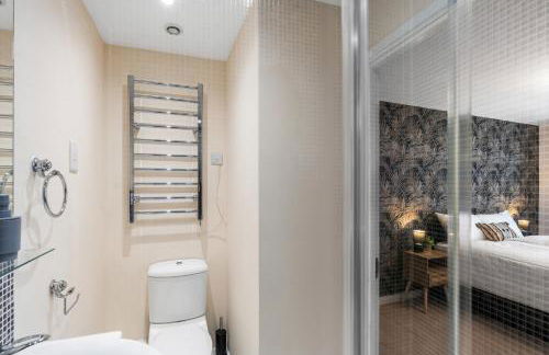 Luxury Apartment - Balcony - Prime Location - Sleeps 5 - Foto 12