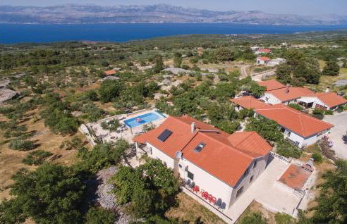 Five-Bedroom Holiday Home In Donji Humag - Photo 9