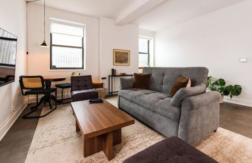 Luxury Downtown Apt with Parking, Gym, and Lap Pool - Foto 2