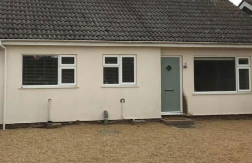 Pet-friendly - 2 Bedrooms Bungalow hot tub Parking - Foto 73