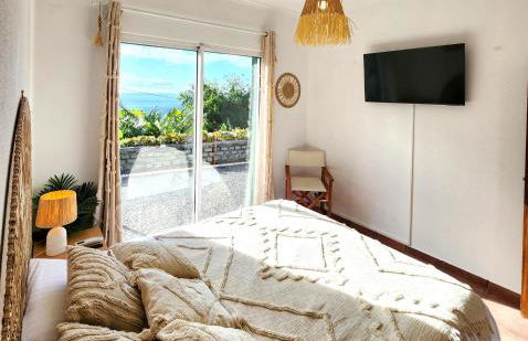 Villa Ocean Wave Calheta - Oversized Pool & Stunning Ocean Views - Photo 18