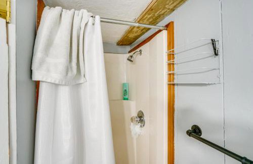 Hike, Fish and Ski Riverside Barn Loft in Lee - Foto 17