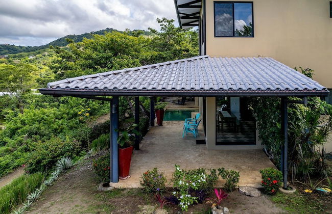 Nostalgic Retro Home on Luxurious Lot with a Private Infinity Pool and Ocean Views - Photo 27