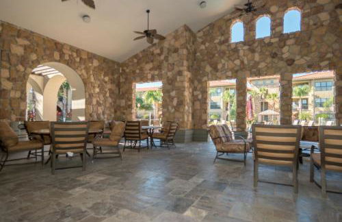 Pool view, 10 miles to Disney World, washer, dryer, kitchen, Wifi, two pools, ground level - Foto 10