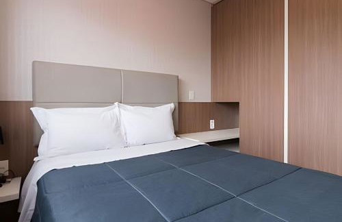 Studio prox shopping Curitiba Wifi, TV a Cabo e ar by UROOMS - Foto 20