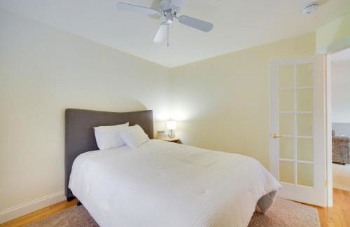 Spacious Lakefront New Auburn Home with Sunroom - Foto 17