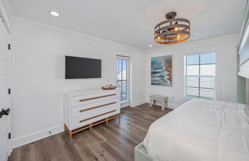 2 Blocks to the Beach! Pool & Golf Cart, Sleeps 21 - Foto 9