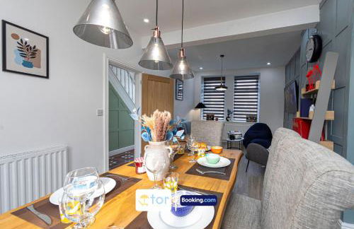 Explore Welsh Wonders, 3 Bedroom House By The One Retreats Short Lets & Serviced Accommodation Treharris - Foto 45