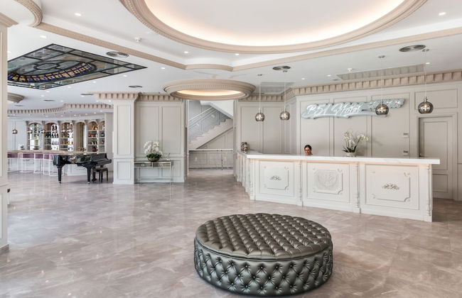 Park Plaza Suites Apartamentos - Photo 2