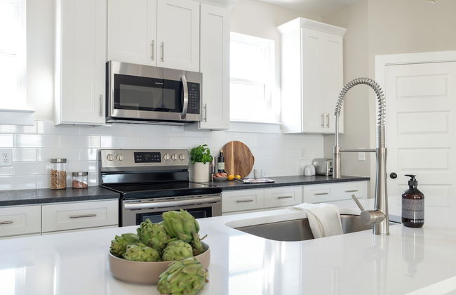 Cherokee by AvantStay – Contemporary Design in a Prime Location - Photo 29