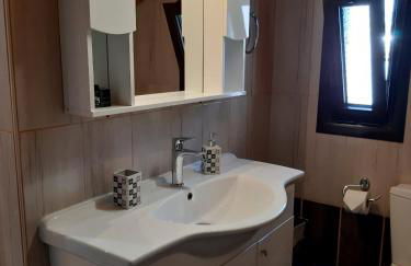 Traditional house in Akamatra square - Photo 3