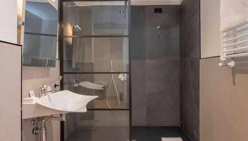 MEM Lodge and Suite - Foto 4, Shower