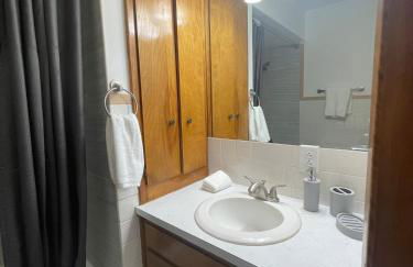 Cozy & Renovated 2 Bed Apartment - Foto 9