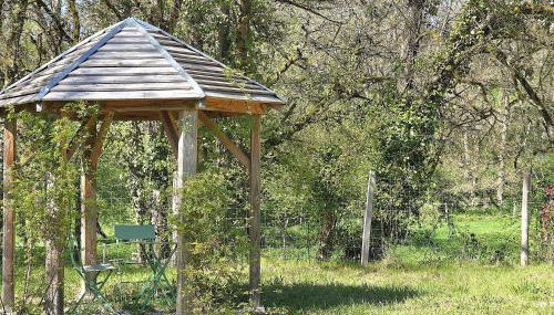 Magnifique ferme rénovée et sa piscine écologique - 15 personnes - 7 chambres - Foto 3, Garden, Garden view