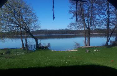 Dom nad jeziorem z linią brzegową - Foto 9