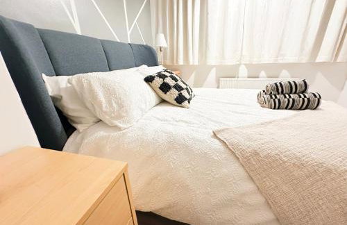 Spacious Luton Airport Accommodation - Perfect for Contractors, Families, Tourists & Long Stays - Foto 6