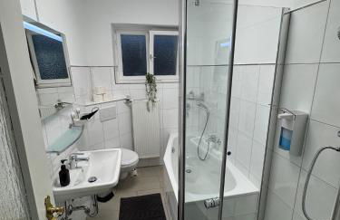 Frankfurter 21 Haus - 2 WE, 2 Küchen, 2 Bäder, 6 SZ, 19 Betten - Foto 16