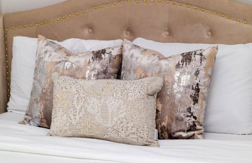 NEW Lux 5BR Villa Near Disney, Knotts, LA, OC with Hot Tub & Games - Photo 73