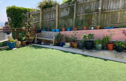 Modern studio apartment with outstanding views, sleeps 2 - Photo 9