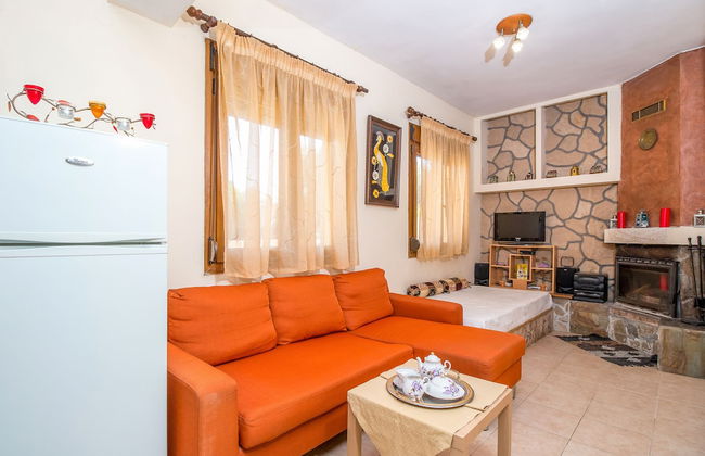 Cozy Family Home Near the Beach - Photo 17