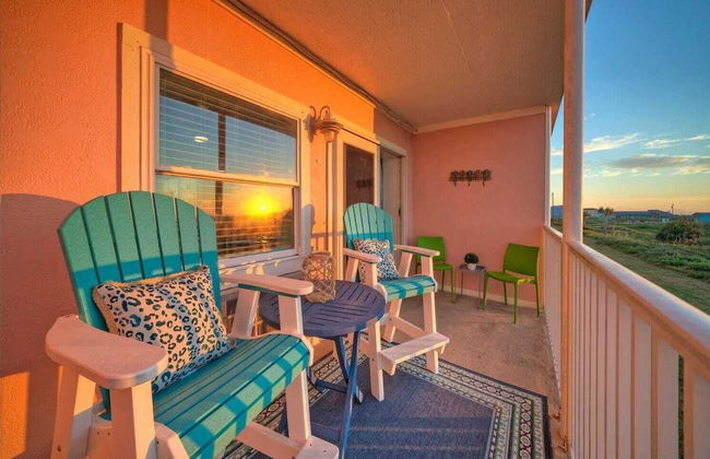 Oceanfront Condo w/ Private Balcony Pool + Tennis Bubbly Blew by Avantstay - Foto 32