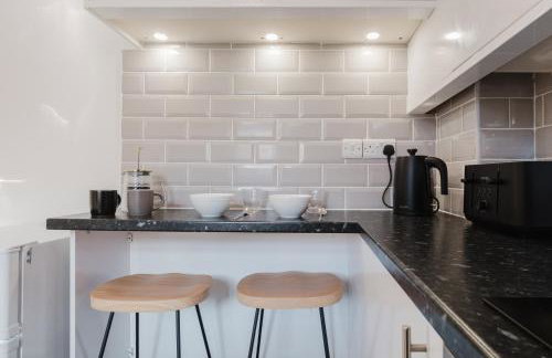 Corner House - Bright 2 Bed in Cheltenham - Photo 71