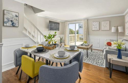 3BR TH 40 Mins from DC, Pets OK, Fenced Yard - Foto 1