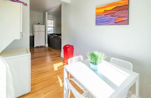 Globetrotters Suite in Historic Richmond with Patio - Foto 23