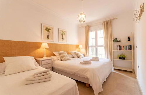 Apartment, front line beach, in Las Arenas, Bahía de Marbella - Photo 38