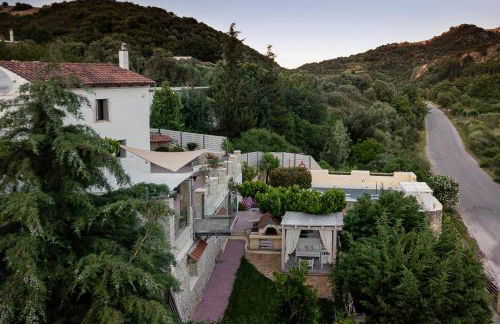 Verekinthos Villas - Pool, Hot Tub, BBQ, Kids Playground, Stunning Mountain Views - Photo 11