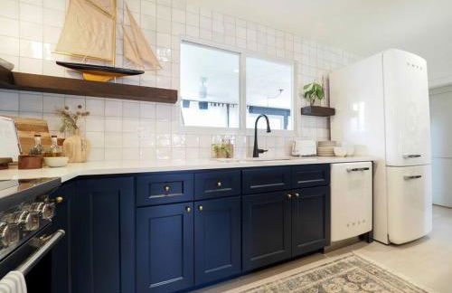 NEW Luxury Coastal Cottage w Pool Jupiter FL - Photo 19